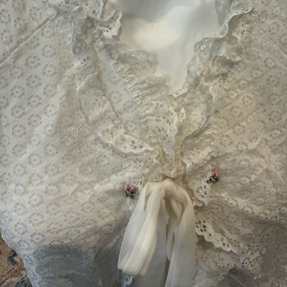 St. Micheal Victorian Romantic Bed Jacket - Picture 2 of 5